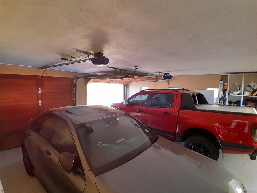 3 Bedroom Property for Sale in Safari Gardens North West